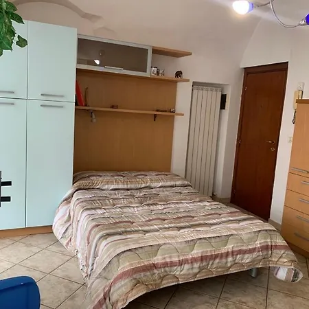 Casa Del Vecchio Artista 아파트 임페리아